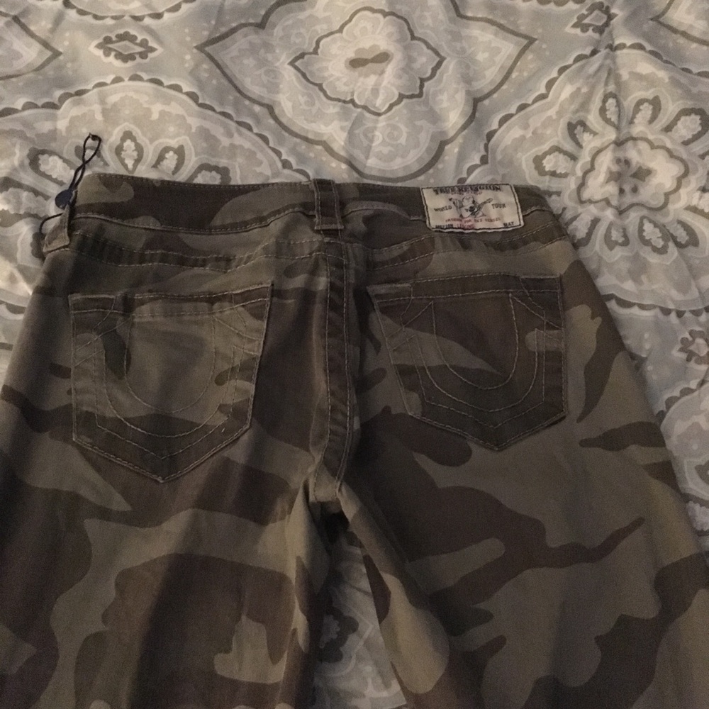🚨True religion camouflage pants🚨